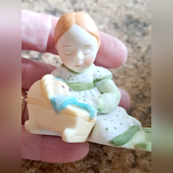 2 Precious Vintage  Holly Hobbie Miniature Praying Girl/Cradling Bear Figurines - Picture 8 of 9